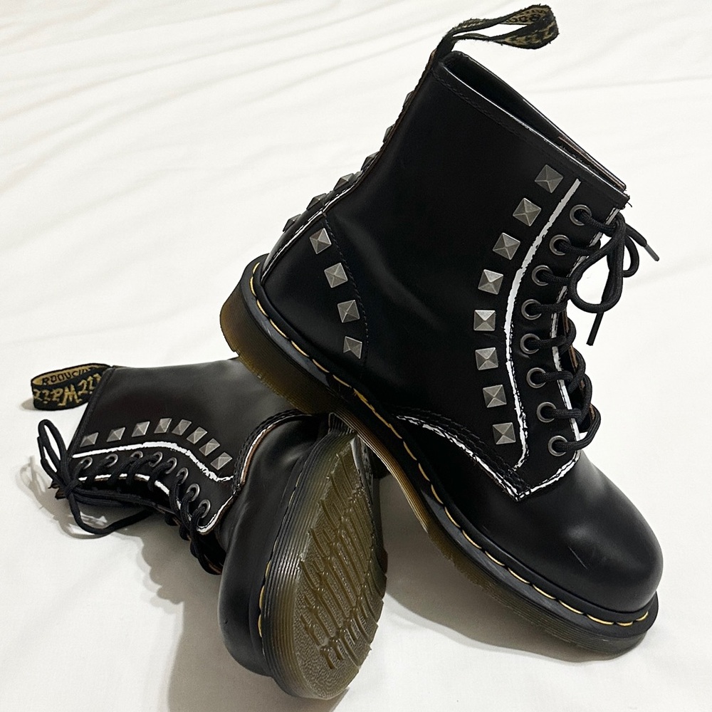Doc Martens 1460 Stud Vintage Smooth 8-Eye Black Leather Combat Boots- 8 Wm/7 Mn